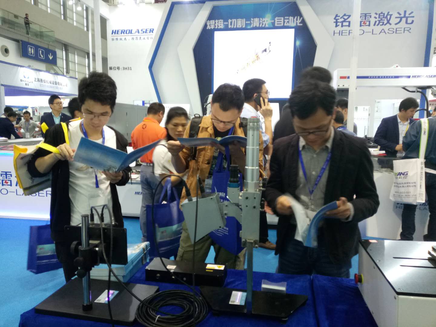 鐳爍光電攜激光焊接焊縫跟蹤系統(tǒng)參加深圳機(jī)械展